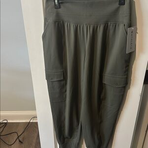 Athleta Venice Cargo jogger Nwt Med